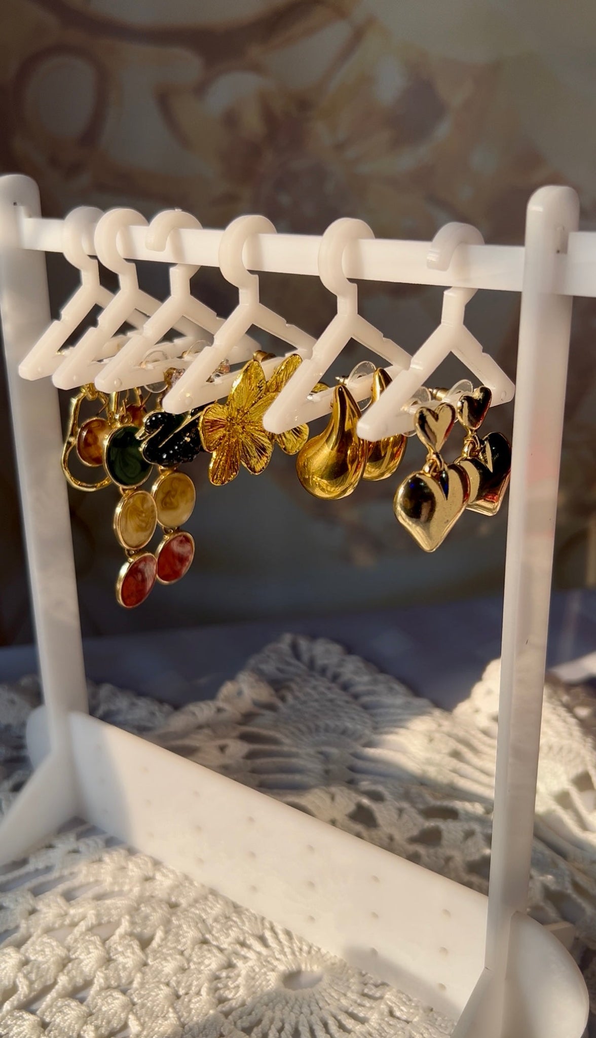 Acrylic Desktop Jewelry Display Holder with Mini Hangers for Earrings